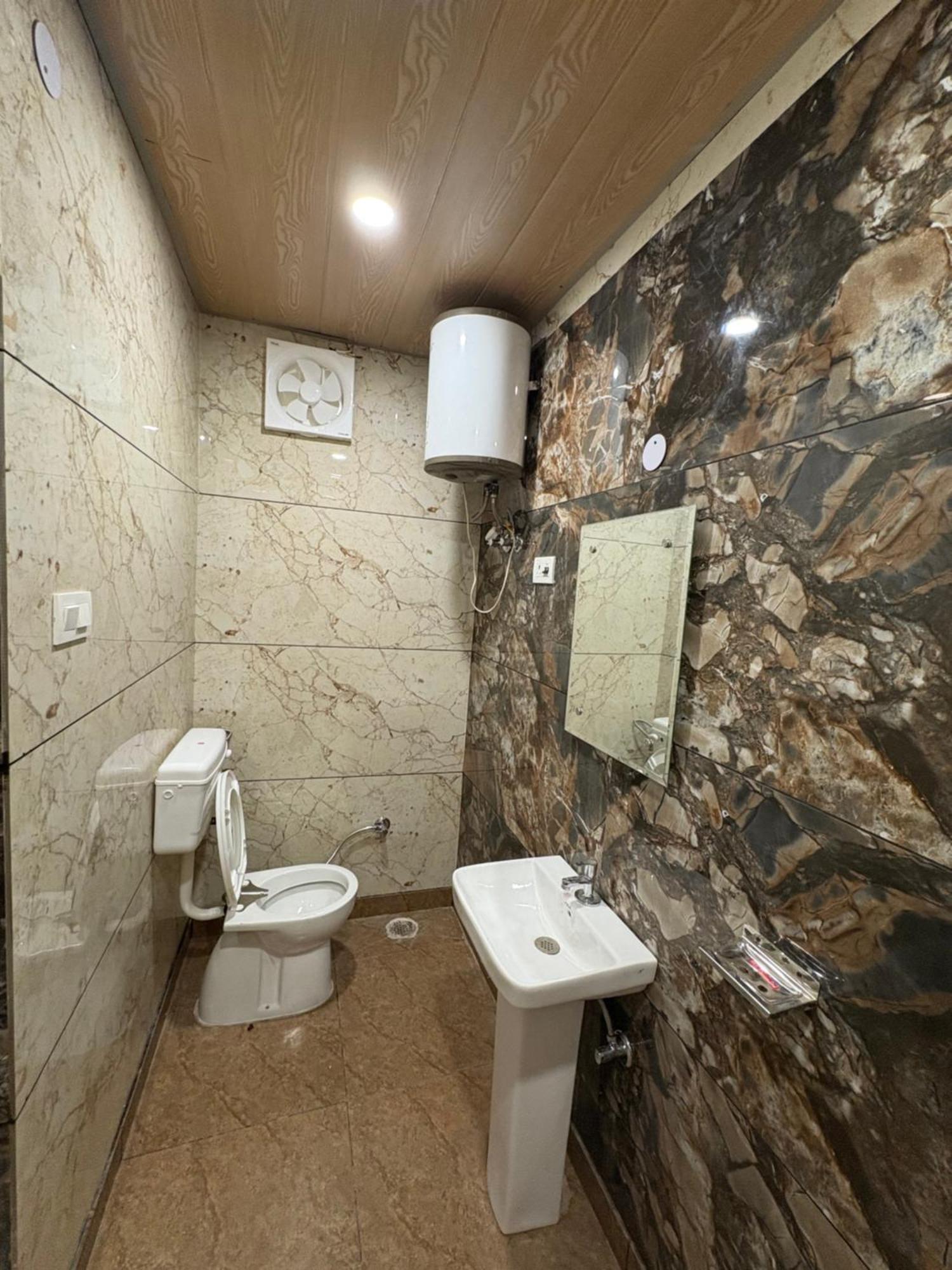 Dream Land Hotel Jammu Exterior photo